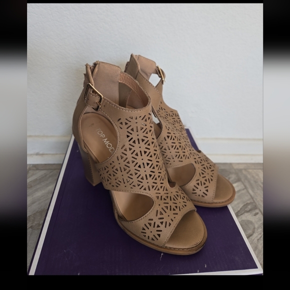 TOP Moda Cut-Out Tan Heels - Picture 2 of 7
